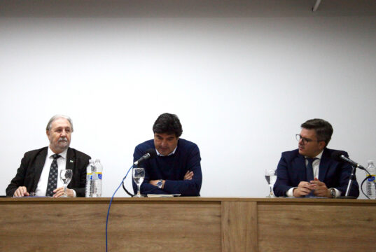 A sala colmada, se realizó la jornada Justicia, Democracia e Institucionalidad en la Argentina